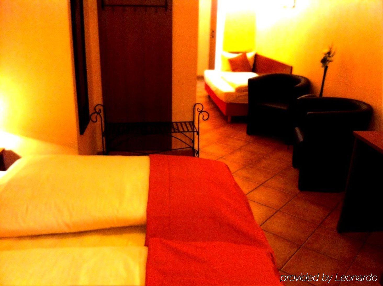 City Hotel West Frankfurt pe Main Cameră foto