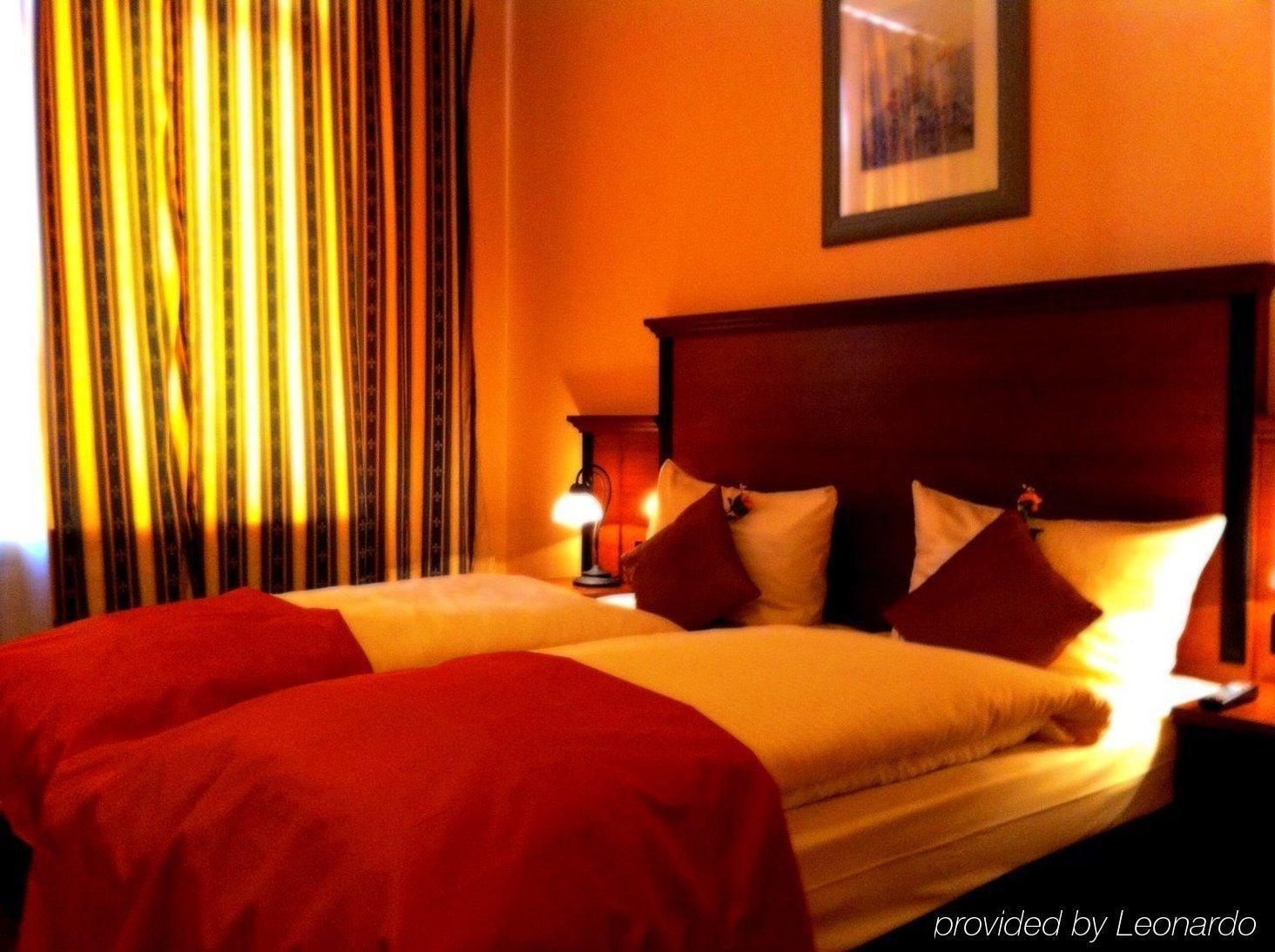 City Hotel West Frankfurt pe Main Cameră foto
