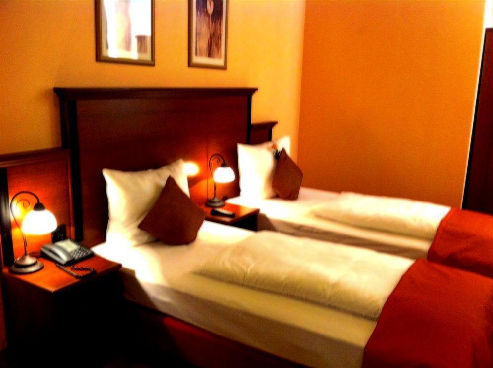 City Hotel West Frankfurt pe Main Cameră foto